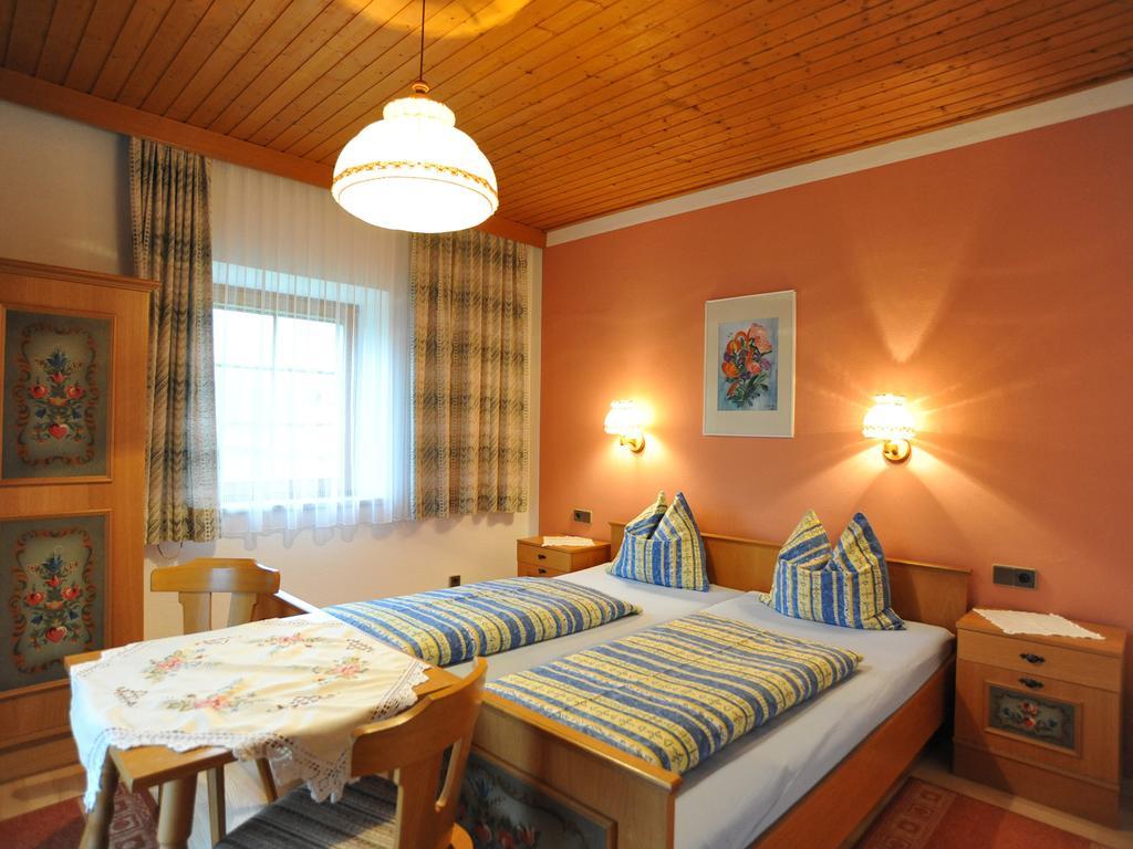 Ferienhaus Nickl Вайсбриах Стая снимка